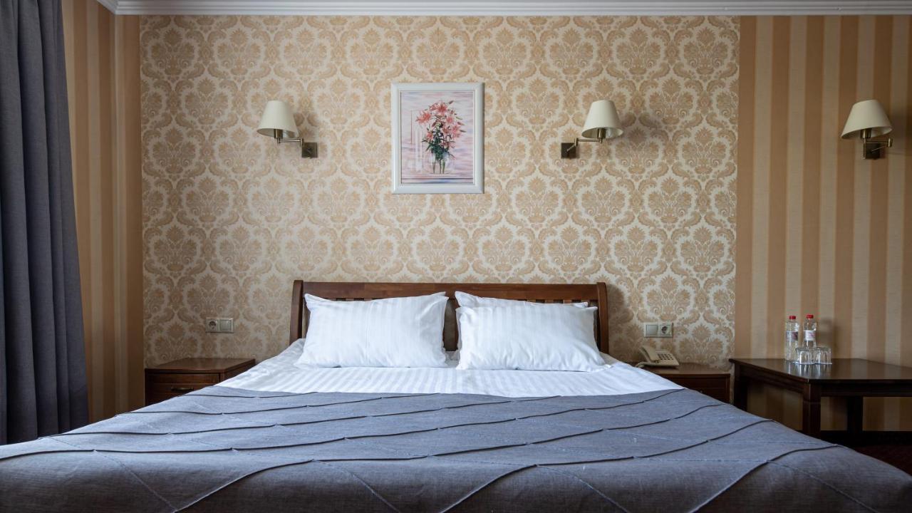 Sonata Hotel & Restaurant "Готель Соната" Λβιβ Εξωτερικό φωτογραφία