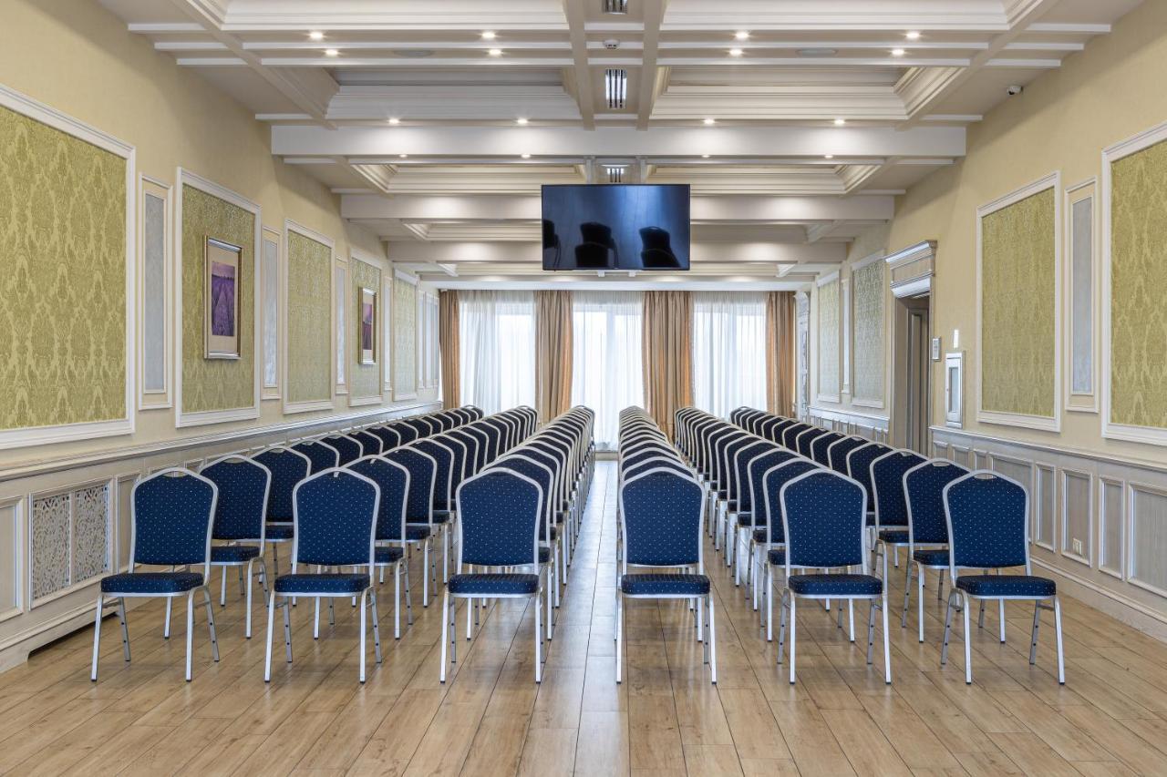 Sonata Hotel & Restaurant "Готель Соната" Λβιβ Εξωτερικό φωτογραφία