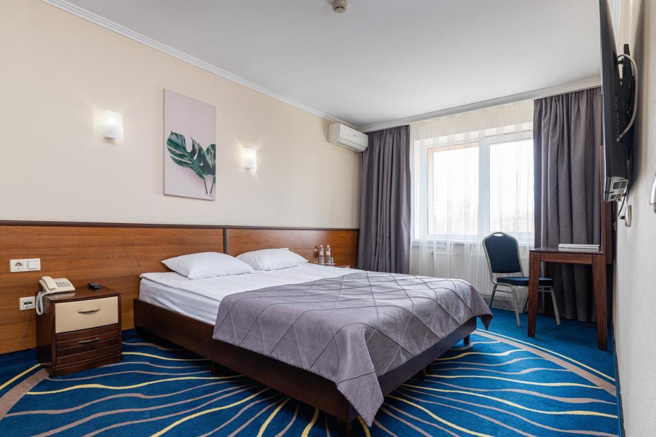 Sonata Hotel & Restaurant "Готель Соната" Λβιβ Εξωτερικό φωτογραφία