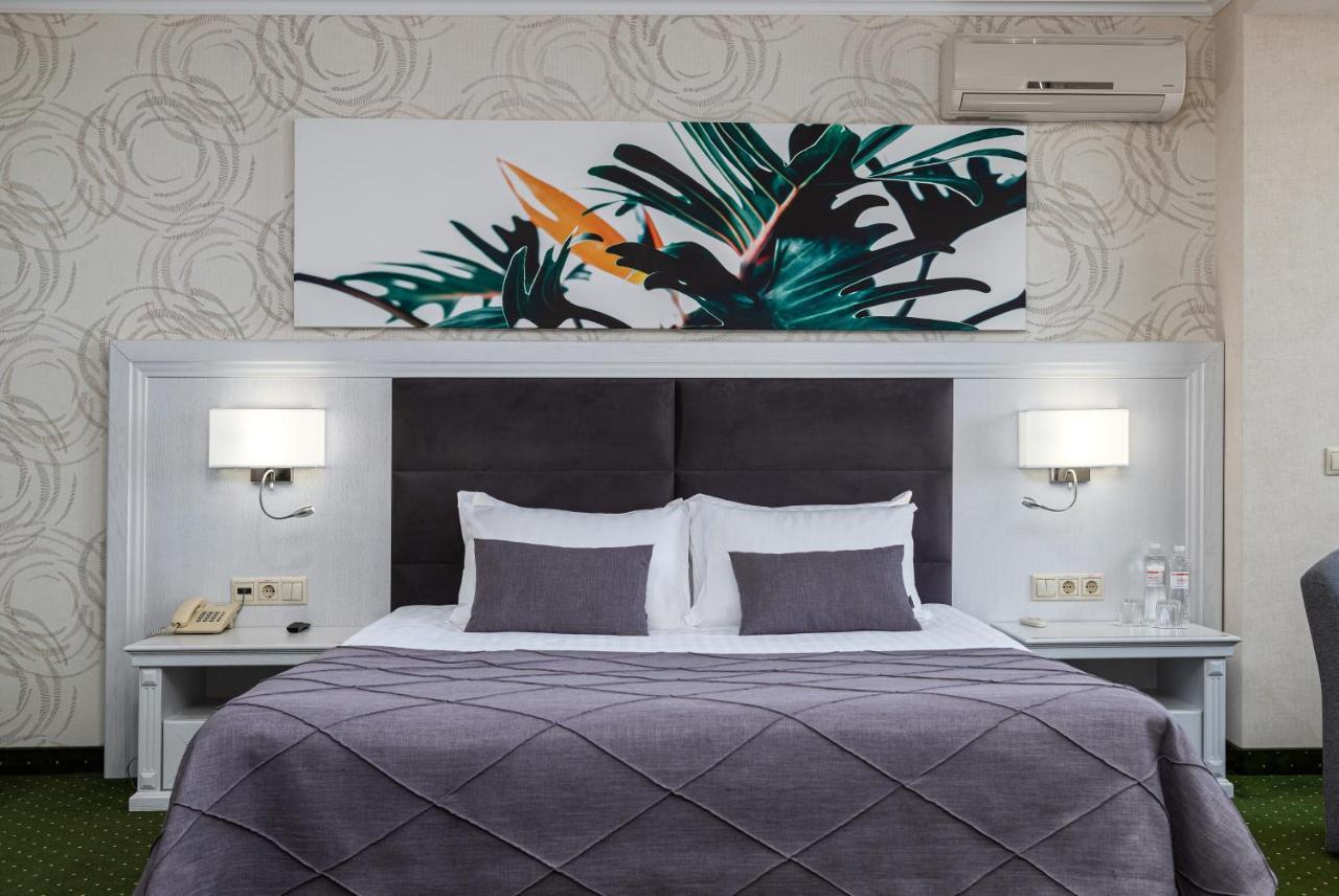Sonata Hotel & Restaurant "Готель Соната" Λβιβ Εξωτερικό φωτογραφία