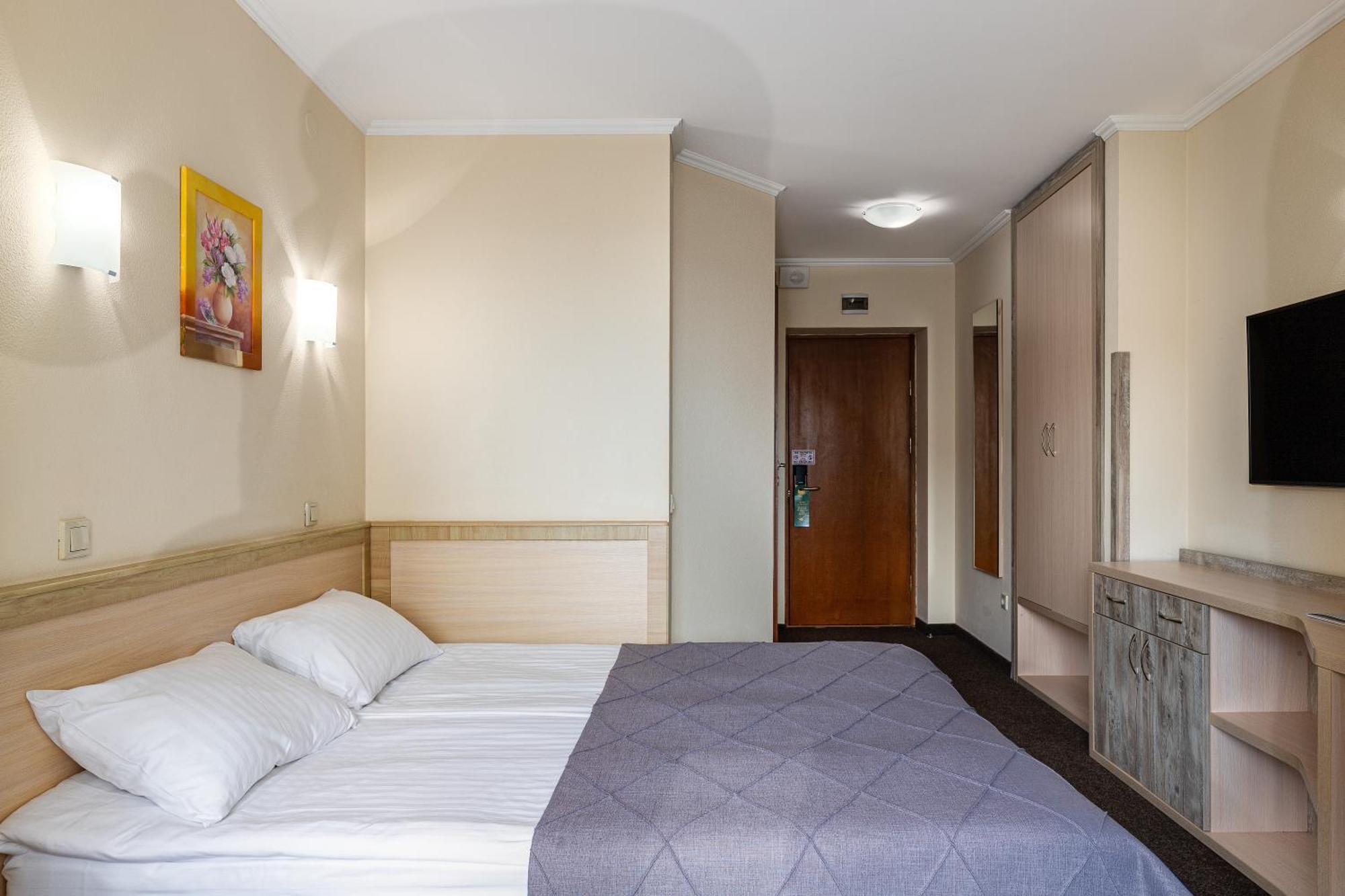 Sonata Hotel & Restaurant "Готель Соната" Λβιβ Δωμάτιο φωτογραφία