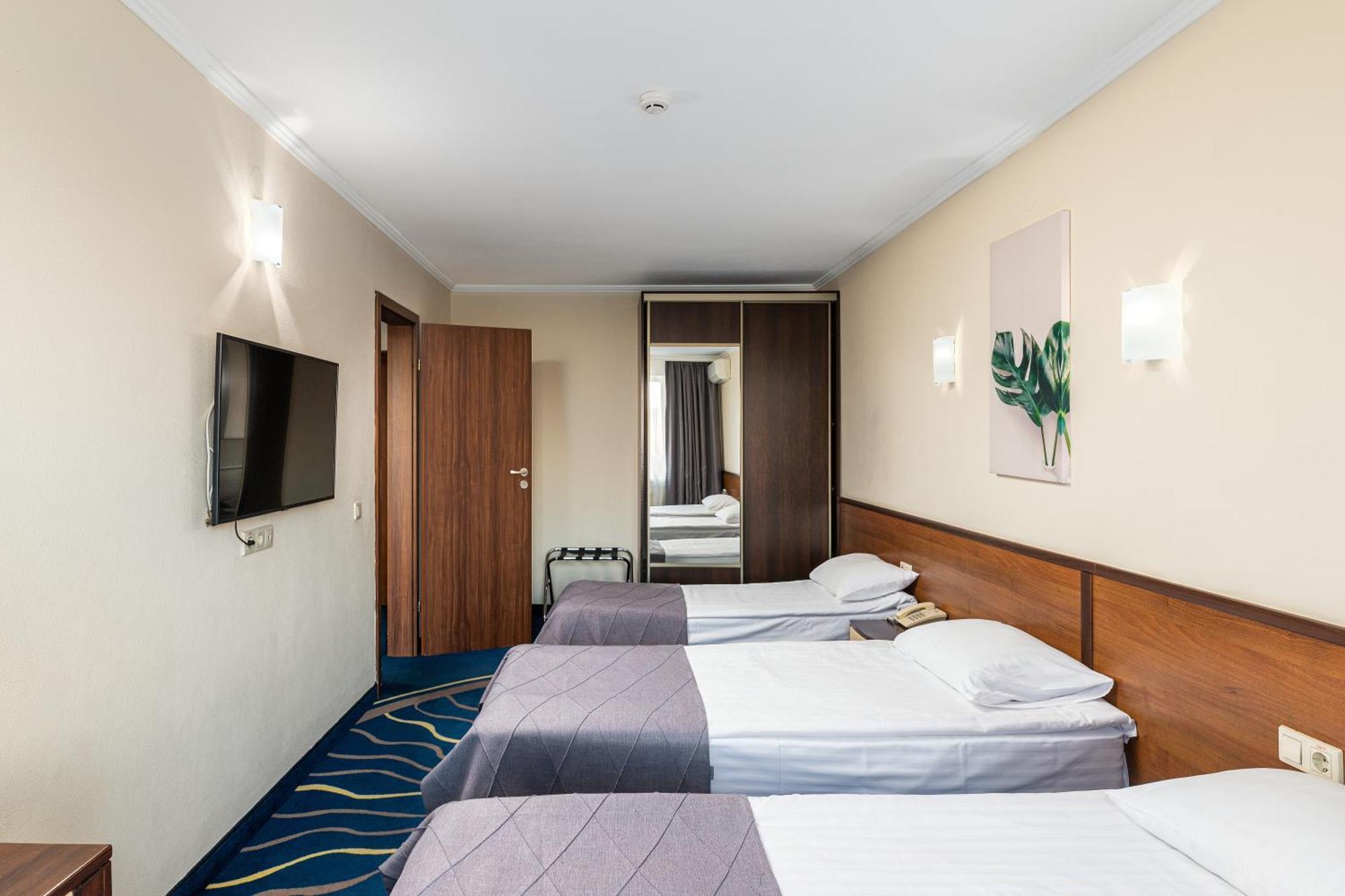 Sonata Hotel & Restaurant "Готель Соната" Λβιβ Δωμάτιο φωτογραφία
