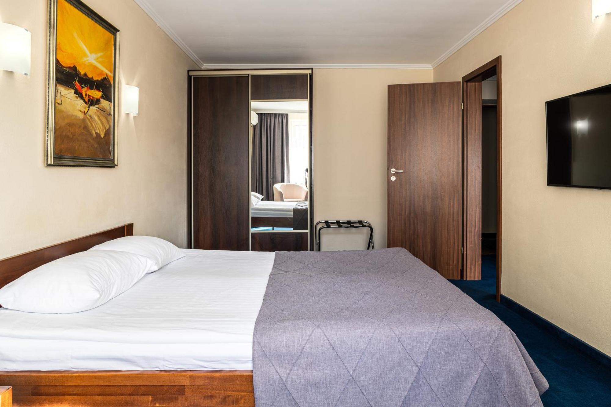 Sonata Hotel & Restaurant "Готель Соната" Λβιβ Δωμάτιο φωτογραφία