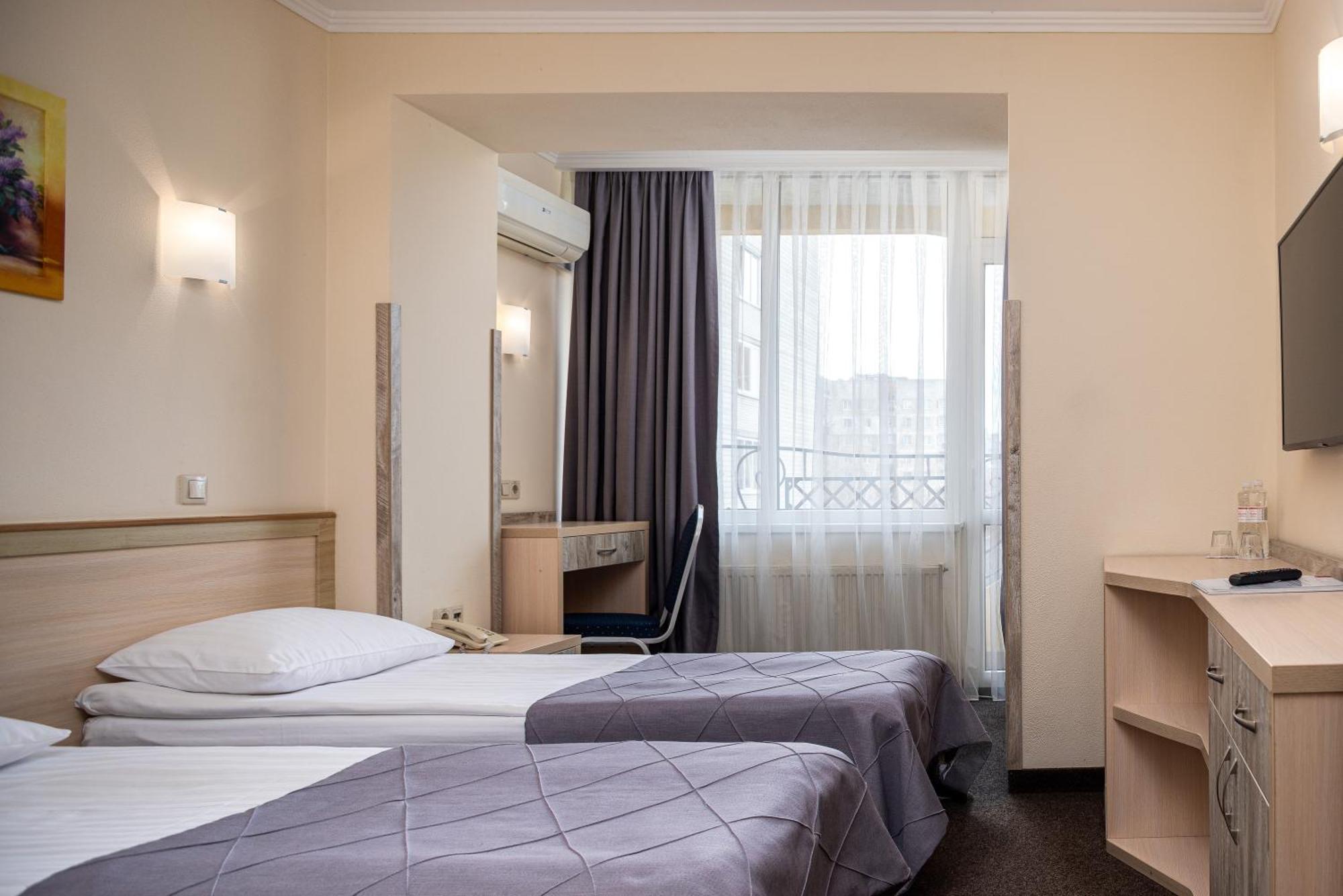 Sonata Hotel & Restaurant "Готель Соната" Λβιβ Δωμάτιο φωτογραφία