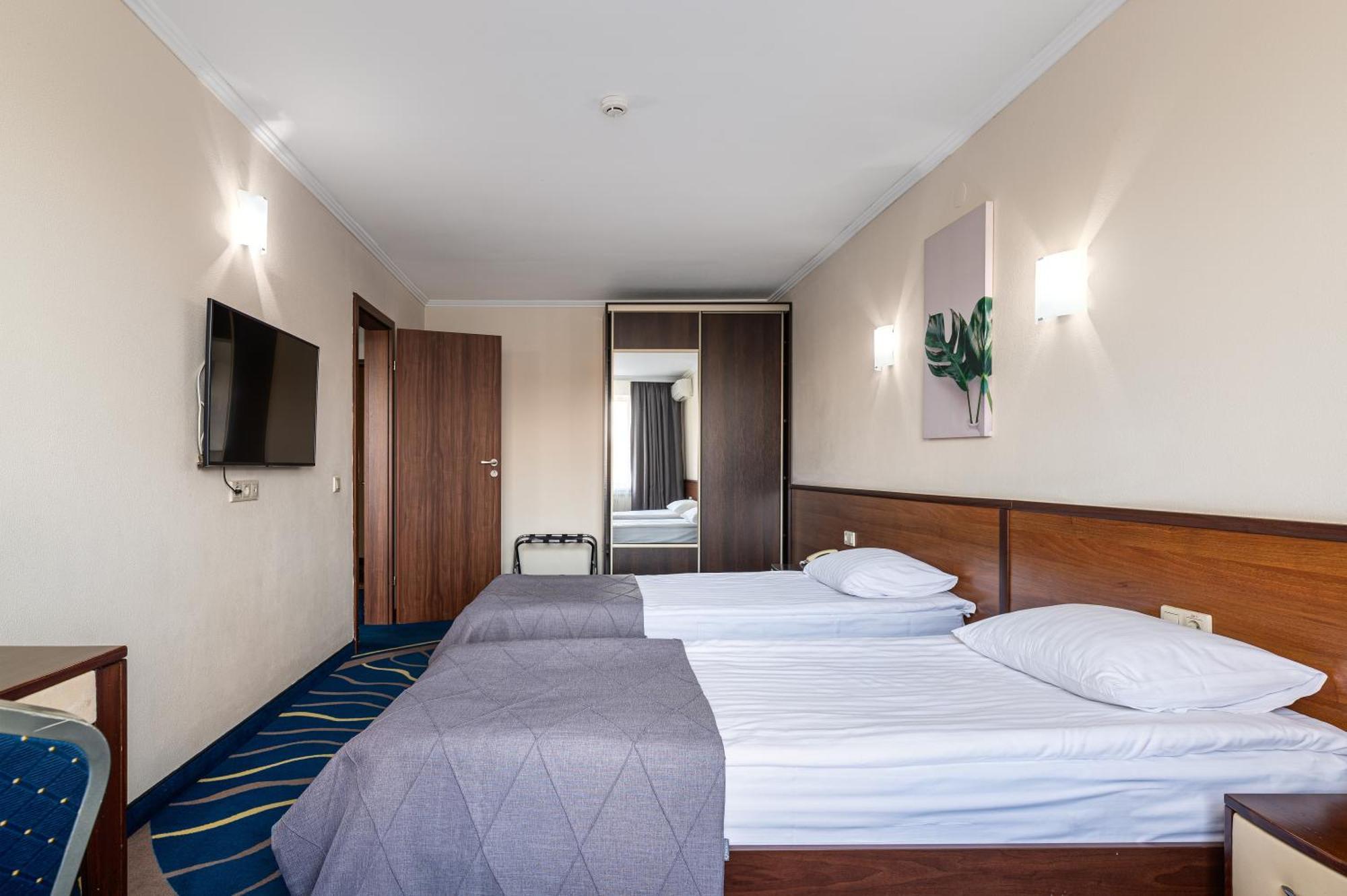 Sonata Hotel & Restaurant "Готель Соната" Λβιβ Δωμάτιο φωτογραφία