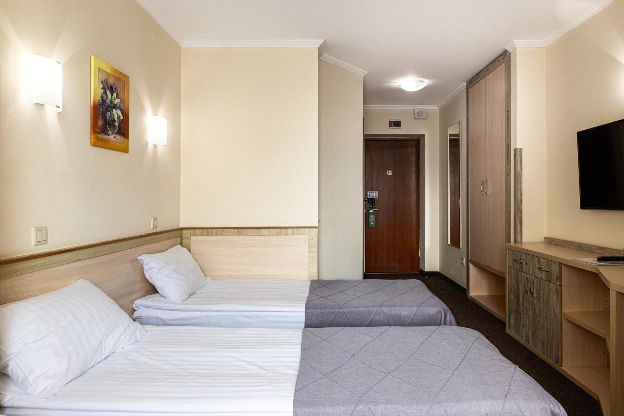 Sonata Hotel & Restaurant "Готель Соната" Λβιβ Δωμάτιο φωτογραφία