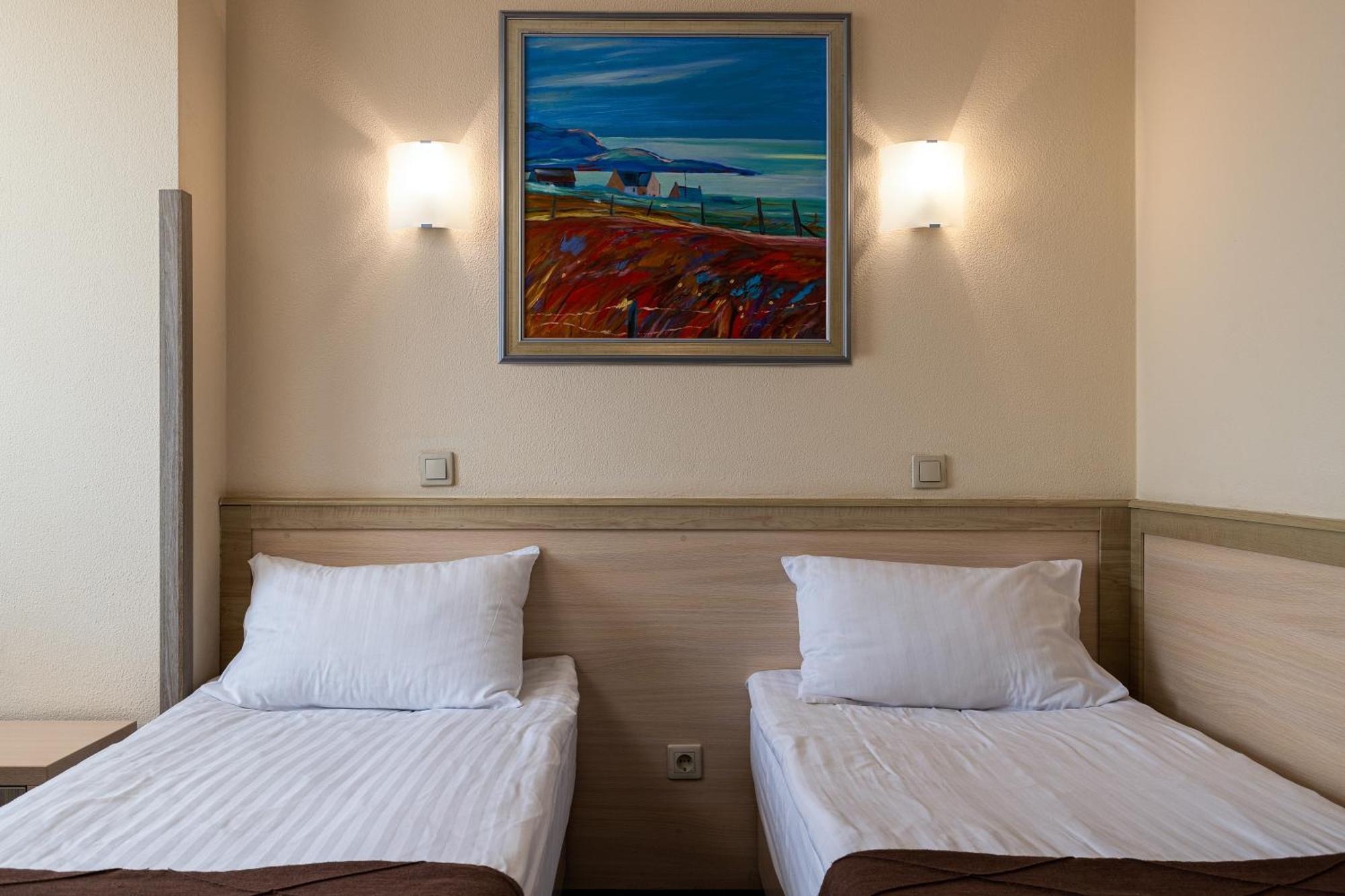 Sonata Hotel & Restaurant "Готель Соната" Λβιβ Δωμάτιο φωτογραφία