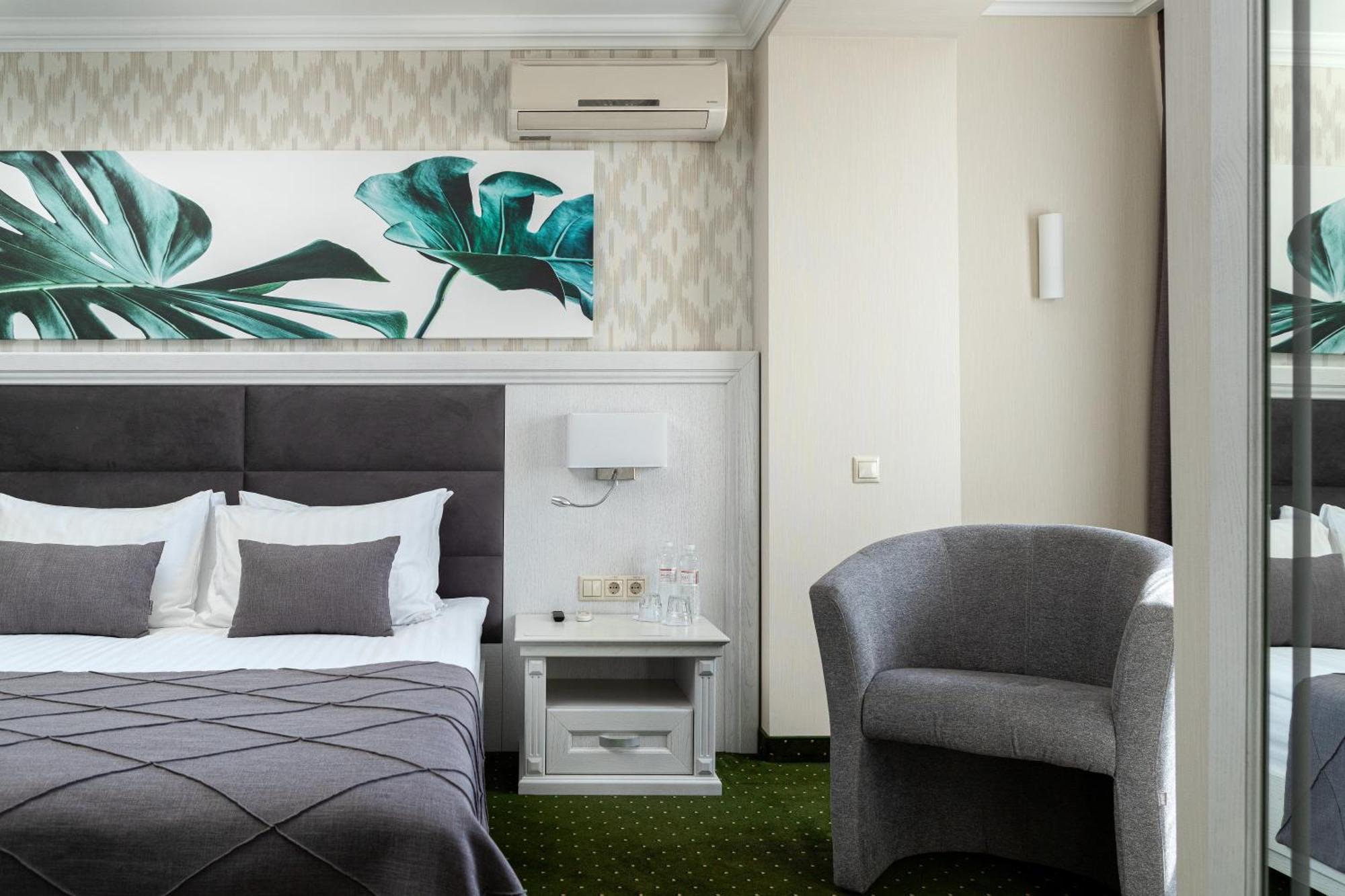 Sonata Hotel & Restaurant "Готель Соната" Λβιβ Δωμάτιο φωτογραφία
